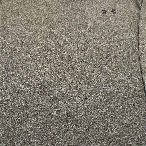 Under Armour kids YXL gray black long sleeved t-shirt play cond READ DESCRIPTION - Picture 9 of 9